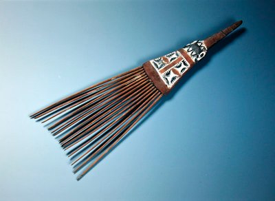Zahnkamm aus einem Bambusstock, von den Admiralitätsinseln, vor 1885 von Oceanic